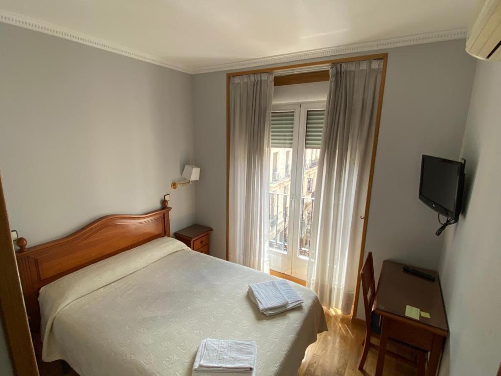 Hostal Guerra Madrid Ngoại thất bức ảnh